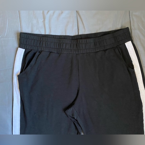 Women’s Capri Joggers (sz XL) - Picture 2 of 5